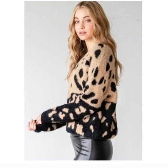 LEOPARD COZY COLOR BLOCK SWEATER-NEW - Picture 5 of 7